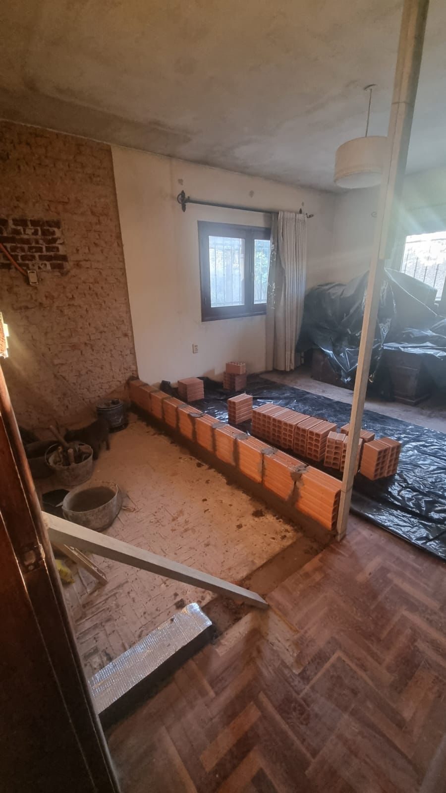 Dormitorio en obra, durante la construcción del baño en suite